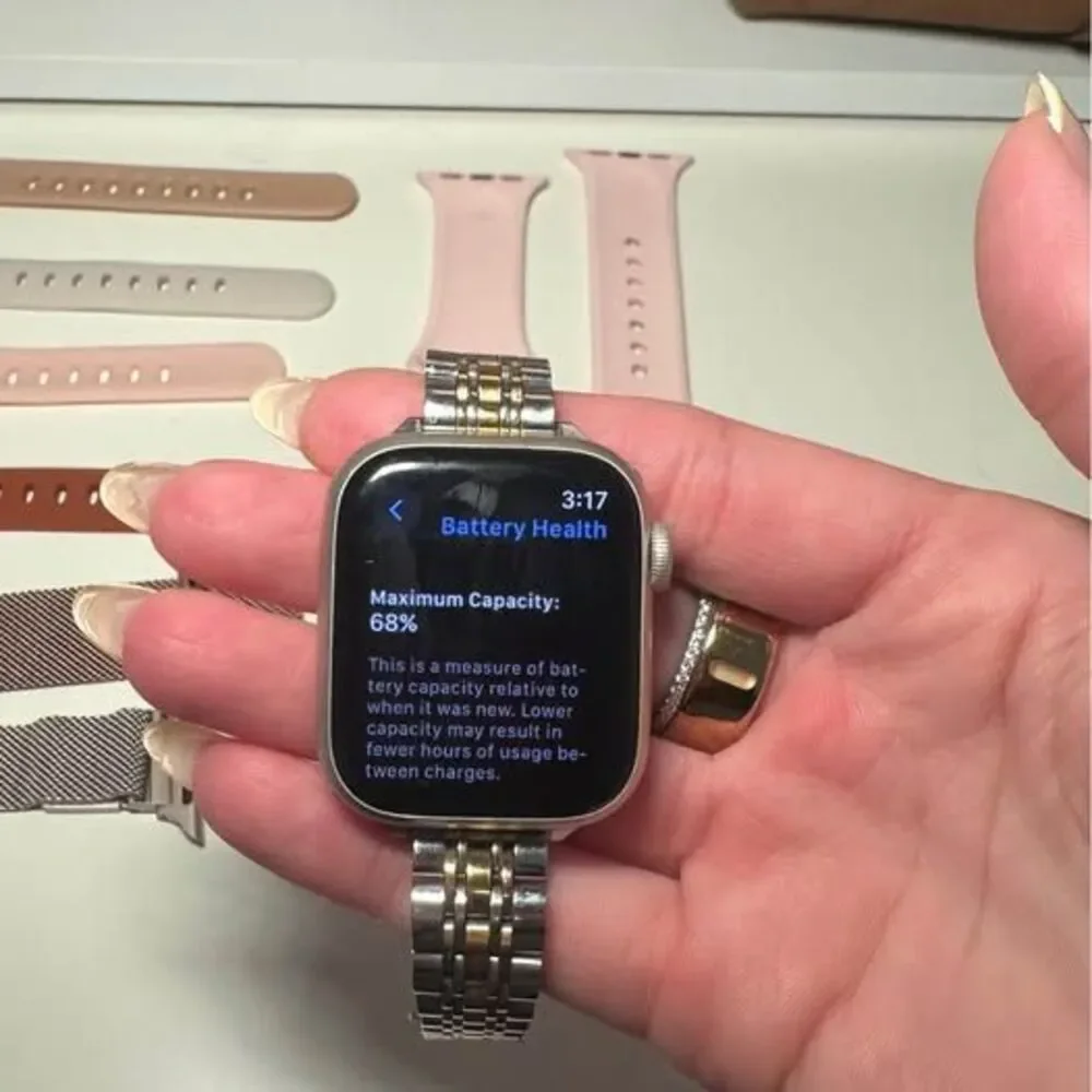 Apple Watch Series 7 (GPS) + free charger and 2 free watch bands